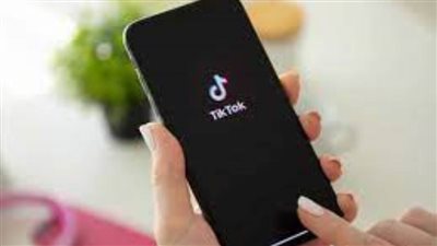 بلاغ ضد فتاة وشاب مثلي على التيك توك