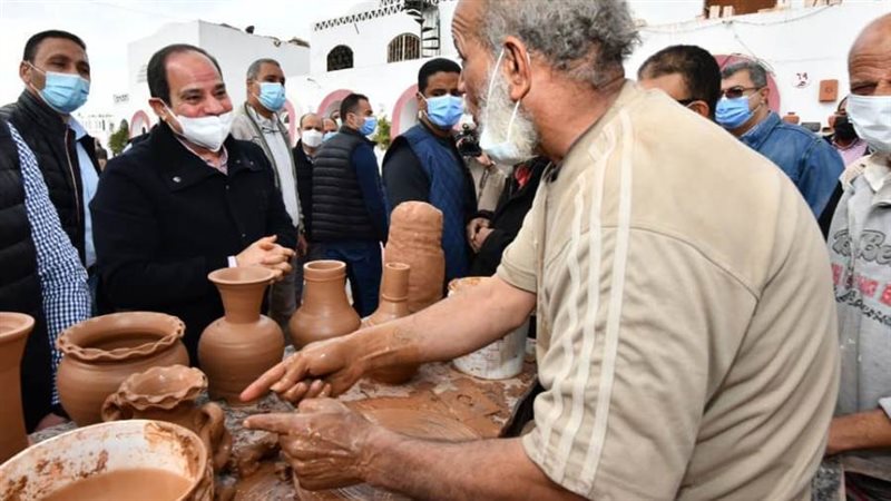 السيسي يستمع لطلبات