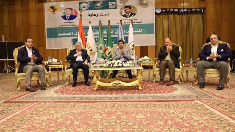 وزير الشباب والمحافظون