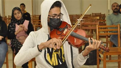 طلاب جامعة المنيا يتنافسون في مسابقات العزف والغناء والإنشاد الديني والترانيم 