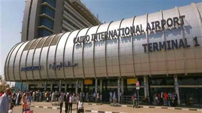 جمارك مطار القاهرة تحبط محاولتي تهريب كمية من خصلات الشعر والعملات الأثرية