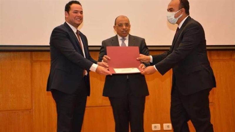 وزير التنميه المحليه