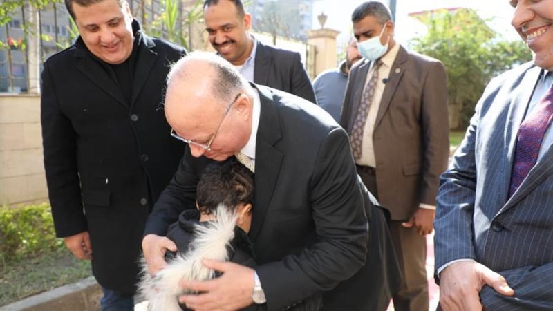 محافظ القاهرة يحتضن