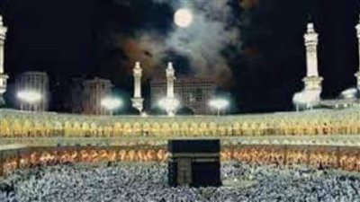 للمرة الأخيرة في 2021..القمر يتعامد فجر الخميس على الكعبة المشرفة