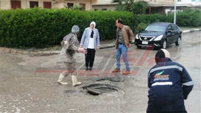 السكرتير المساعد بكفر الشيخ تتفقد رفع مياه الأمطار