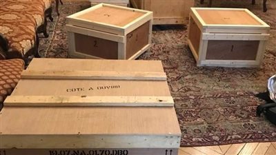 النيابة العامة تشرف على إجراءات تغليف وشحن القطع الأثرية المستردة من إسبانيا