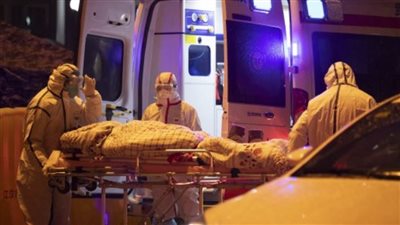 عالم بريطاني: يجب الحذر من متغير أوميكرون.. والعودة إلى 