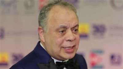 أشرف زكى يقدم بلاغًا ضد فتاة للتشهير بالفنانين 