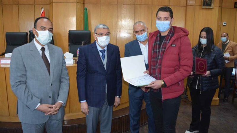 تكريم الفائزين في