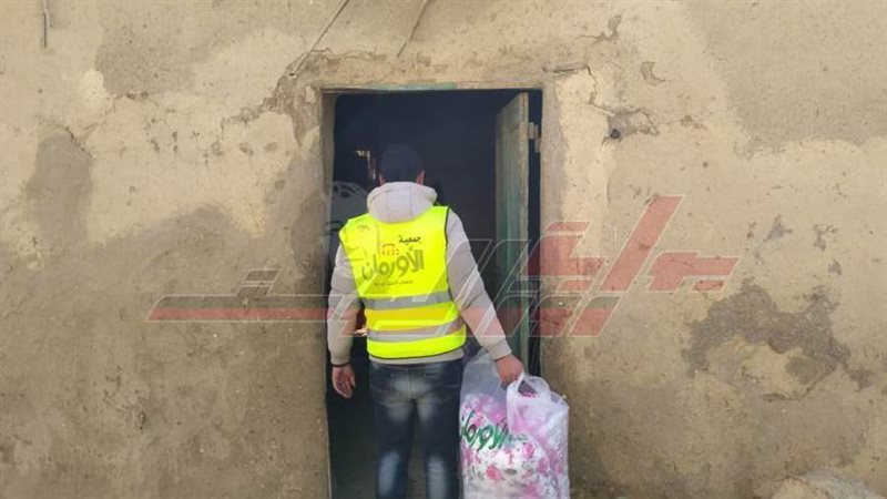 وزيع البطاطين علي