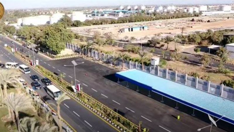 الرئيس السيسي يقوم