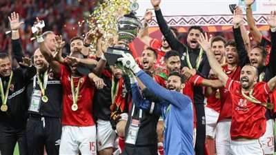 بعد التتويج بالسوبر.. الأهلي يتفوق على برشلونة ويلاحق ريال مدريد 