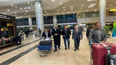 وفد رسمي من وزارة الرياضة يستقبل بعثة النادي الأهلي بمطار القاهرة  