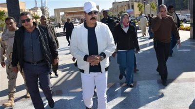 محافظ أسوان يتابع ميدانياً المرحلة الأولى من أعمال التطوير والتجميل 