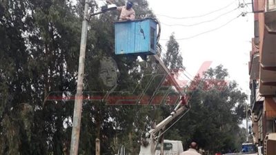 صيانة أعمدة الإنارة المتهالكة وتغطية بيارات الصرف الصحي بكفر الشيخ