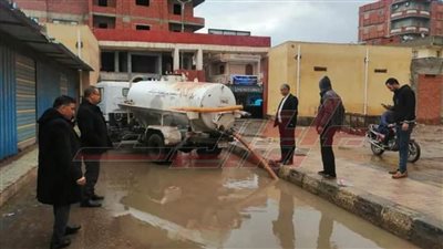 انتشار مكثف لمعدات كسح مياه الأمطار بسيدي غازي في كفر الشيخ