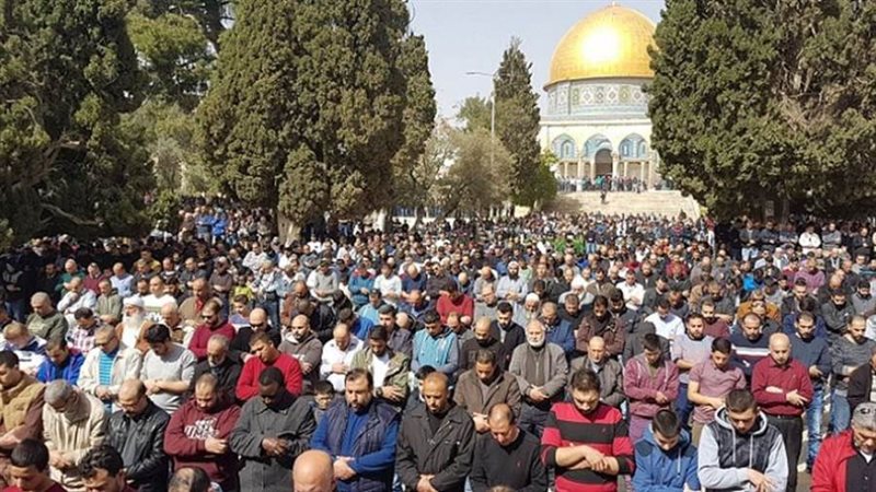 صلاة الجمعة في المسجد