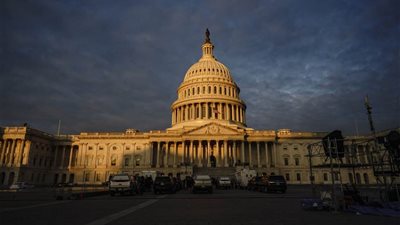 سناتور أمريكي: يجب على الولايات المتحدة تزويد أوكرانيا بمزيد من الأسلحة