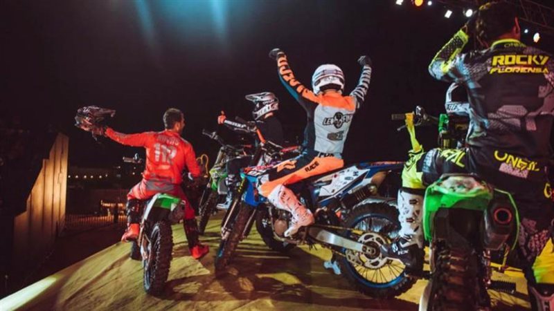 العرض الأول