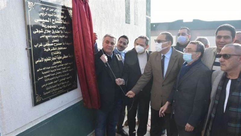 محافظ الشرقية خلال