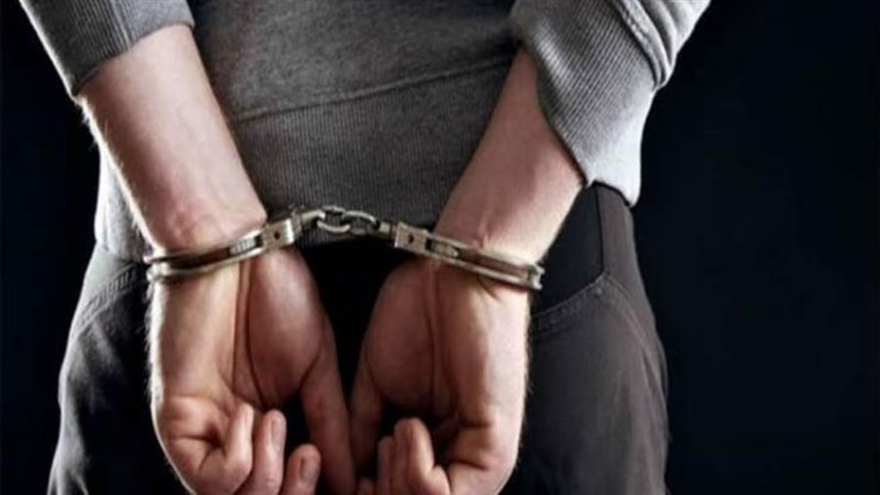 القبض علي مدير مصنع