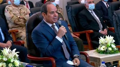 الرئيس السيسي يستمع إلى شرح مفصل عن المشروعات القومية في توشكى