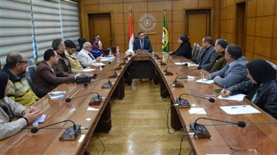 محافظ الدقهلية يناقش أسباب توقف تطوير مستشفى بني عبيد