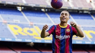 سبورت: برشلونة سيعرض الأمريكي ديست للبيع الشهر المقبل