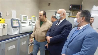 رئيس جامعة بنها يطمئن على الخدمة الصحية بالمستشفى الجامعي