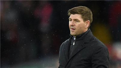 أستون فيلا يعلن إصابة مدربه 