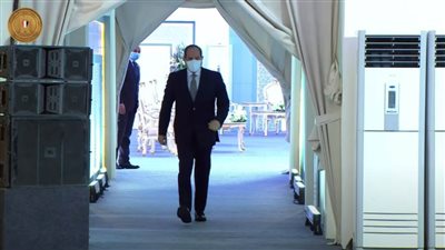 الرئيس السيسي يصل إلى مجمع بنبان للطاقة الشمسية بأسوان