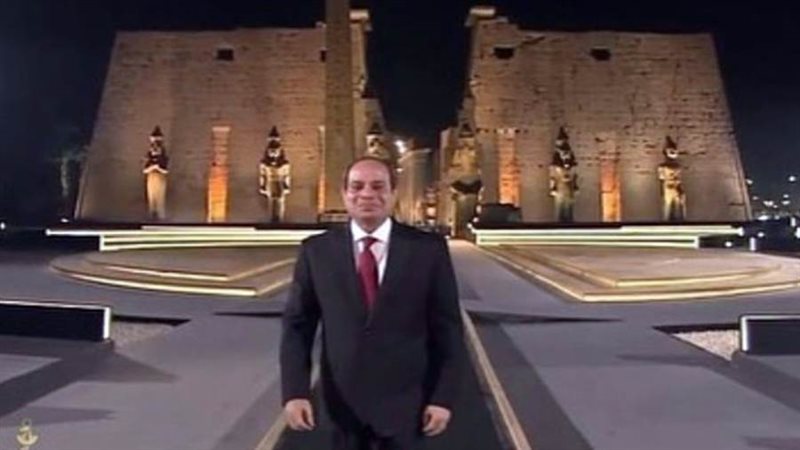 الرئيس السيسي يفتتح