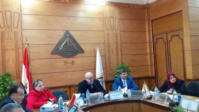 لجنة السلامة والصحة المهنية بجامعة بنها تبحث خططا لمواجهة المخاطر