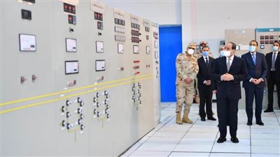الرئيس السيسي يتفقد مجمع بنبان للطاقة الشمسية بمحافظة اسوان