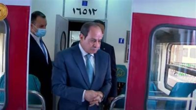 الرئيس السيسي يتفقد محطة السكك الحديد في أسوان