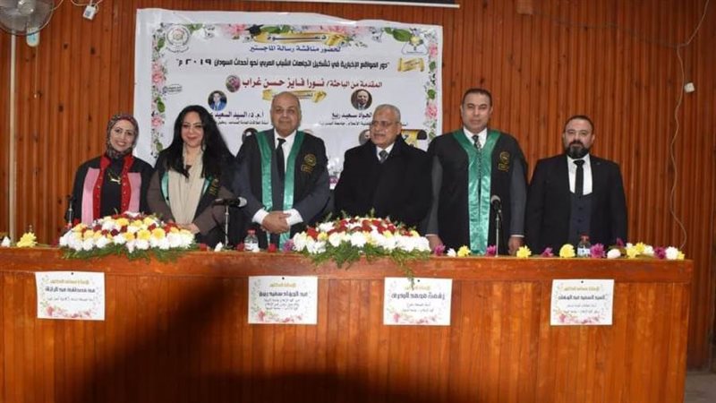 لجنة التحكيم