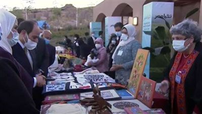 من أسوان| أصحاب المشروعات الصغيرة والحرف اليدوية للرئيس السيسي: أنت نور عنينا