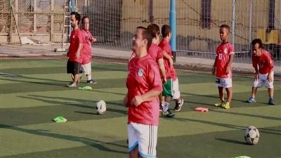 وزير الرياضة يشيد بفريق كرة القدم لقصار القامة