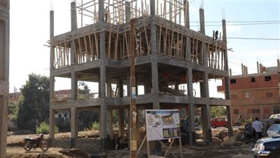 محافظ المنوفية يشيد بنسب تنفيذ مشروعات (حياة كريمة) بقرى الشهداء 