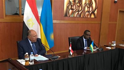 وزير الخارجية يبحث مع نظيره الرواندي في كيجالي تعزيز العلاقات بين البلدين