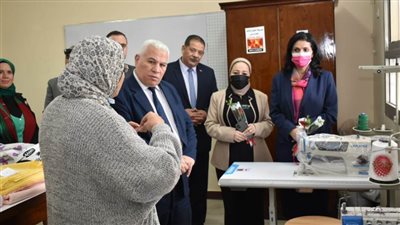 تعليم الإسكندرية يفتتح ورشتين لتعليم الخياطة لضعاف السمع 