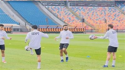 المنتخب الوطني الأول لكرة القدم يؤدي تدريبًا في بداية استعداداته لأمم إفريقيا