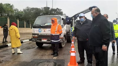 محافظ القاهرة في أحياء وميادين القاهرة لمتابعة شفط مياه الأمطار