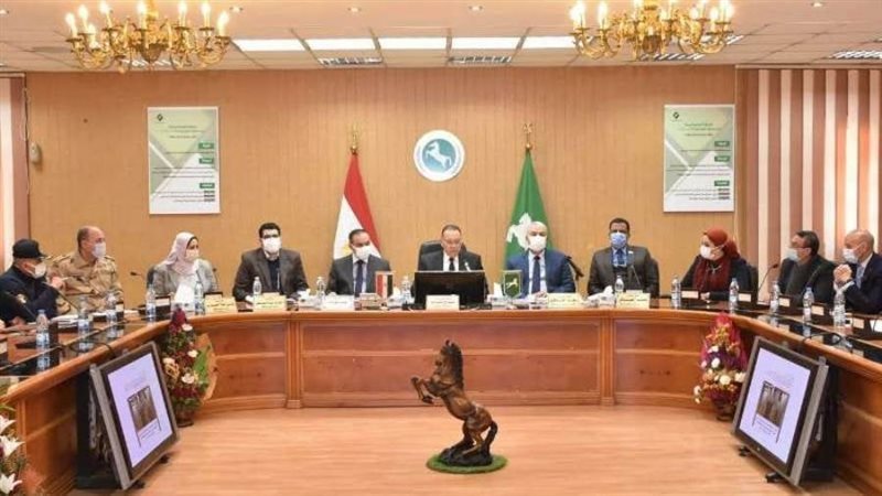 محافظ الشرقية خلال