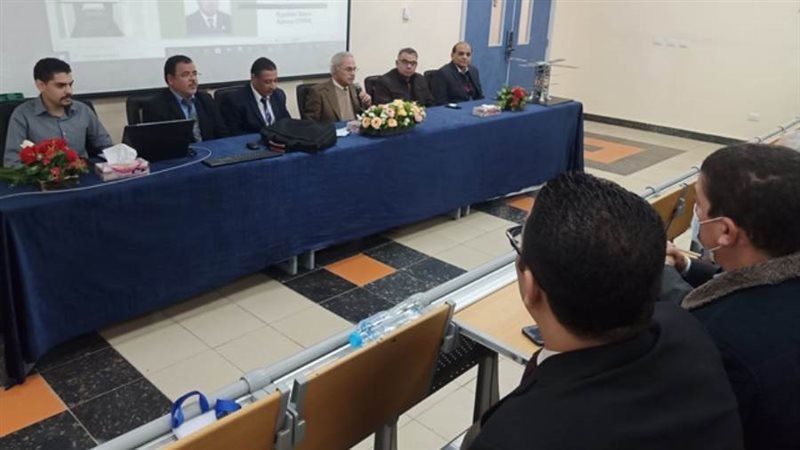 ورشة عمل فى جامعة