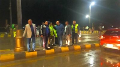 محافظ بني سويف يتفقد أعمال شفط وكسح مياه الأمطار بالشوارع والميادين 
