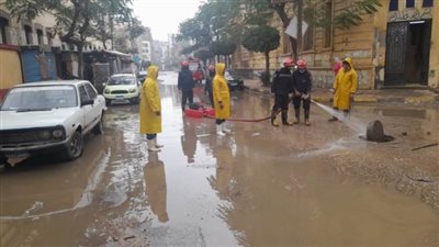 بالصور| انتشار رجال الشرطة في مواجهة موجة الطقس السيئ بعدد من المحافظات