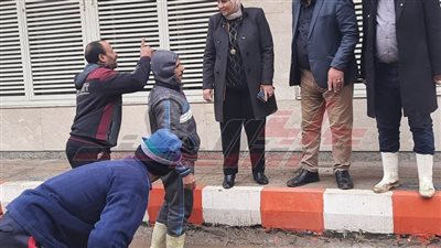 رفع بقايا مياه الأمطار من شوارع كفر الشيخ