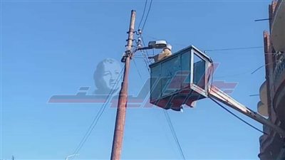 صيانة كشافات الإنارة العامة بشوارع كفر الشيخ