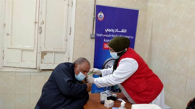 تطعيم المواطنين بلقاح